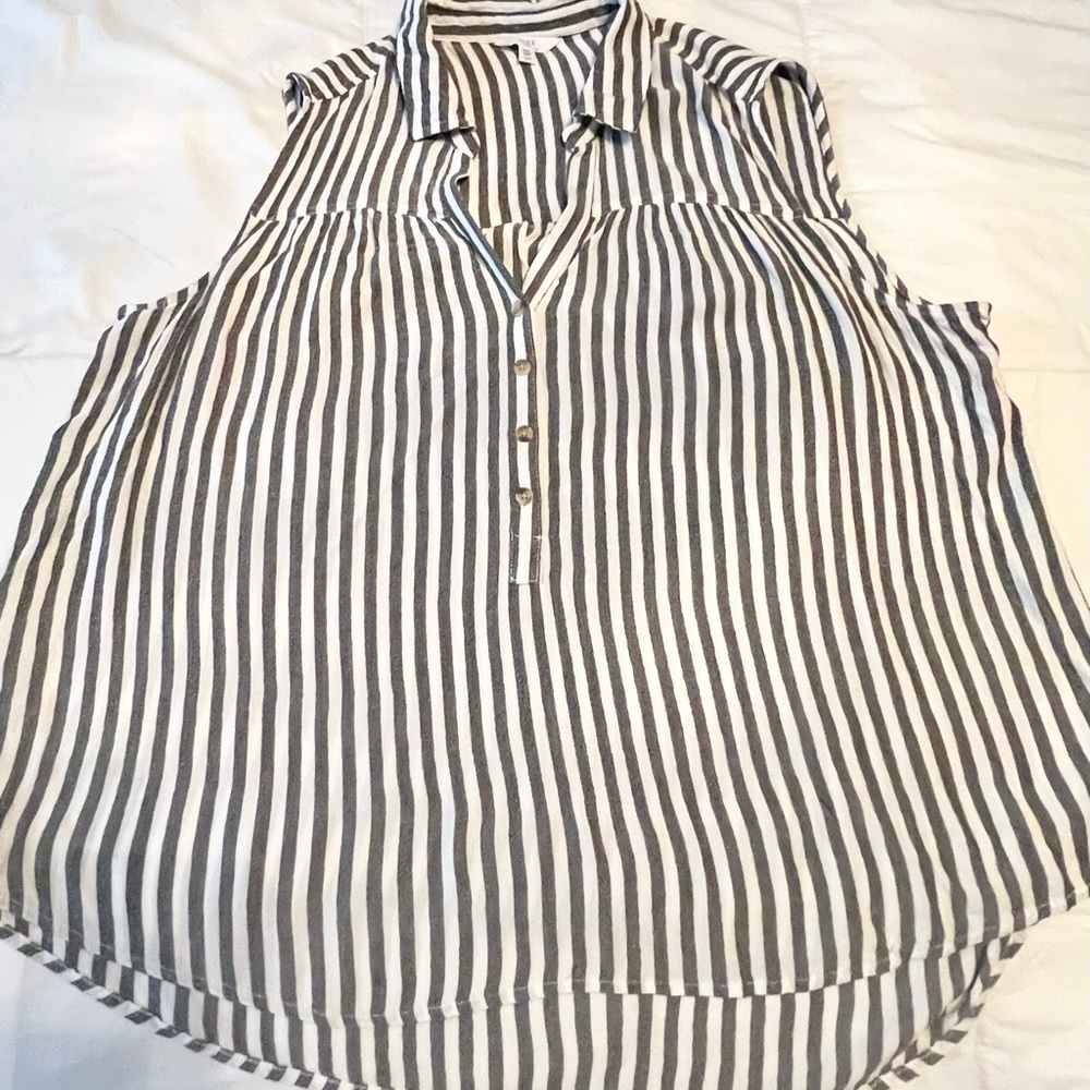 Time and Tru High Low Sleeveless  Monochrome Striped‎ Plus size Blouse -Size 2X